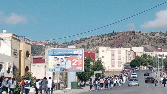 مغاربة العالم يناشدون سلطات تاونات بتطهير حاملي”السترات الصفراء”في شوارع المدينة والجماعة تتفاعل..