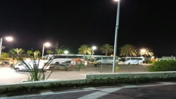 الراغبون في أداء الخدمة العسكرية بتاونات ينطلقون في حافلات في اتجاه الأكاديمية العسكرية بمكناس  