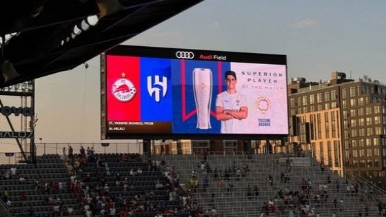 المغربي (إبن تاونات) بونو أفضل لاعب في مباراة الهلال السعودي وسالزبورغ الألماني