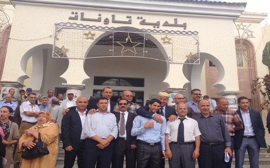 صورة جماعية لأعضاء المكتب الجديد للجماعة الحضرية لتاونات