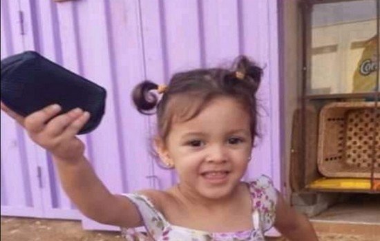 إبنة بائع متجول بتاوريرت يتحدر من تاونات..تطلب 25 مليون سنتيم لإجراء عملية جراحية لزراعة القوقعة