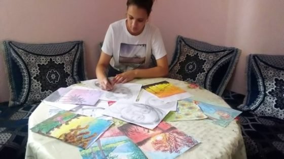 زينب السباعي..تلميذة من جماعة بني وليد نواحي مدينة تاونات تُبهر في فن الرسم