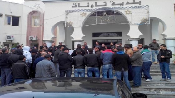 تجار المركب التجاري يحتجون على ظاهرة “الفراشة” ببلدية تاونات