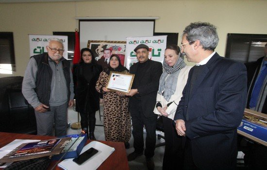 جريدة"صدى تاونات"تكرم خديجة الكوزة عاملة نظافة بمناسبة الذكرى 25 لميلادها