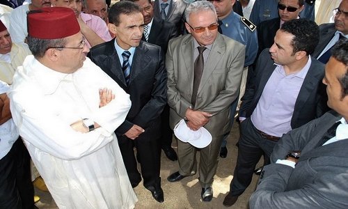 رئيس المجلس البلدي لتيسة الثاني على اليسار (أرشيف)