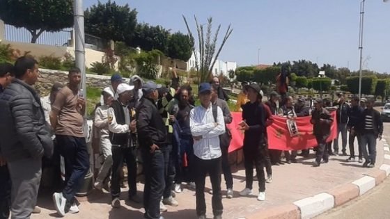 فلاحو جماعتي ارغيوة ومزراوة يحتجون أمام عمالة إقليم تاونات