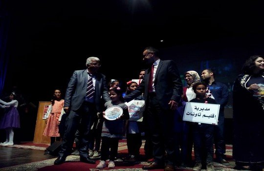 مسرحية “نهر الحب” لمجموعة مدارس أوطابوعبان بتاونات تفوز بالمرتبة الأولى في المهرجان الجهوي للمسرح المدرسي بالحاجب
