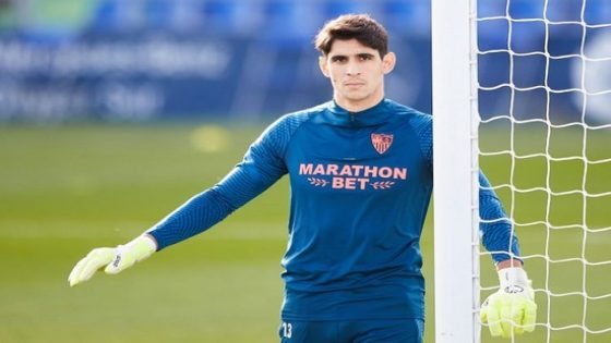 المغربي (ابن تاونات) ياسين بونو يقترب  لحراسة الفريق الملكي ريال مدريد