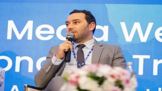 الخبير المغربي إبن تاونات يوسف مزوز يشارك في القمة الأفريقية لقادة الإعلام بكينيا