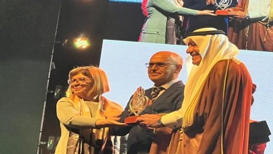 تكريم (إبن تاونات) إدريس عبادي عميد كلية الحقوق بالدار البيضاء بمسرح محمد الخامس بالرباط
