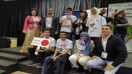 تلميذة مغربية تنحدر من تاونات تحصل على ميداليتين ذهبية وفضية وتتوج بلقب”ملكة الرياضيات في إفريقيا” بجنوب إفريقيا