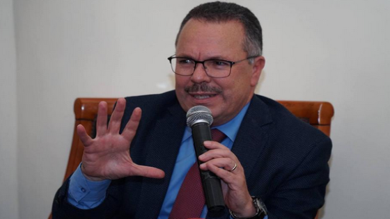 في ظل أزمة النسق..خبراء مغاربة على رأسهم إبن تاونات أحمد جزولي يقترحون خلق قطب “التربية والثقافة والعلوم” لتطوير الإنسان