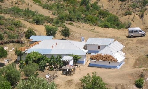 رغم التحسن النسبي لمستوى العيش فالساكنة تخضع لتبعية غذائية شبه مطلقة