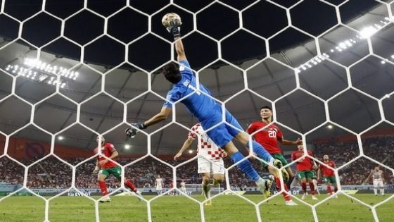 إبن تاونات ياسين بونو حارس مرمى المنتخب الوطني المغربي: العياء سبب الخسارة أمام كرواتيا