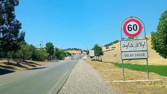سكان بجماعة أولاد داود بتاونات يمارسون “القفز” على الأسلاك بسبب قطع فلاح طريقهم