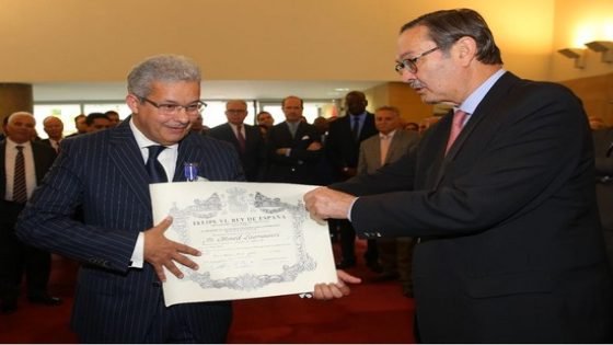 إسبانيا توشح إبن تاونات أحمد العمومري بوسام الصليب الأكبر للاستحقاق المدني من درجة ضابط كبير