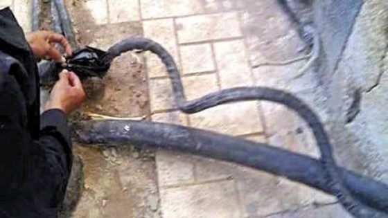 أسلاك كهربائية مطروحة على الأرض تهدد حياة الساكنة بدائرة قرية أبا محمد