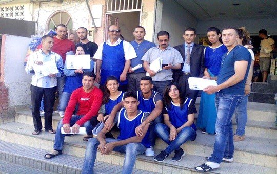 أعضاء الجمعية المغربية لحماية المستهلك فرع تاونات يتوسطهم رئيس الجمعية بودبزة