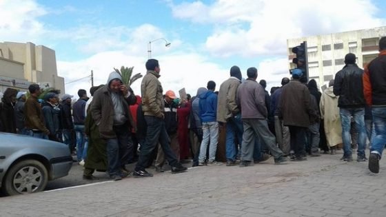 سكان دوار الجبابرة بدائرة قرية أبا محمد ينقلون احتجاجاتهم لمقر عمالة تاونات