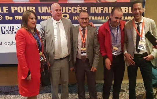 إدريس اظريف وسط بعض أعضاء النادي