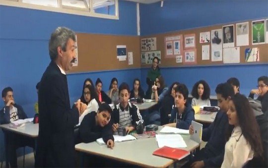 إدريس الوالي يقدم لتلاميذ ثانوية ديكارت عرضا مبسطا حول الصحافة