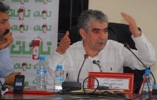 إدريس اليزمي خلال تكريمه من طرف صدى تاونات