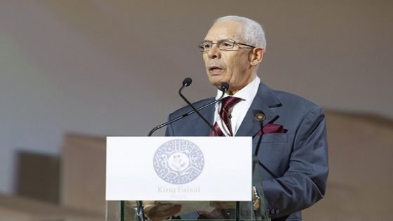 الأكاديمي إبن تاونات ع.العالي الودغيري يسائل “القاموسيّة العربية الحديثة” في كتاب جديد