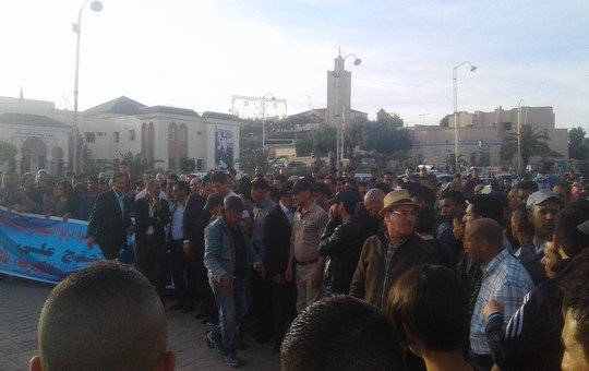 التنسيقة الاقليمية لرفع التهميش عن ساكنة تاونات تجسد وقفتها الاحتجاجية بحضور وازن لفعاليات
