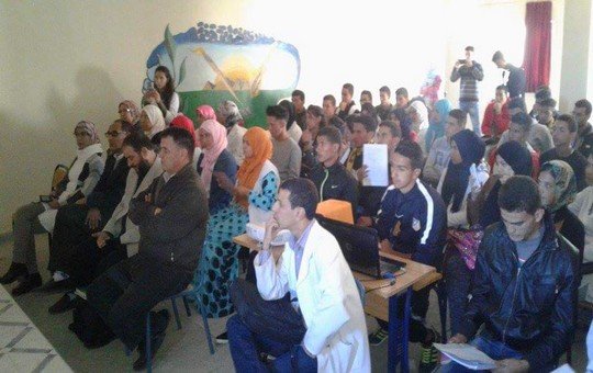 الحضور من التلاميذ المتابع لندوة حول الفلسفة