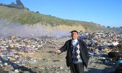 الزبالة المفتوحة على مقربة من كاعدة الملك وطريق الوحدة