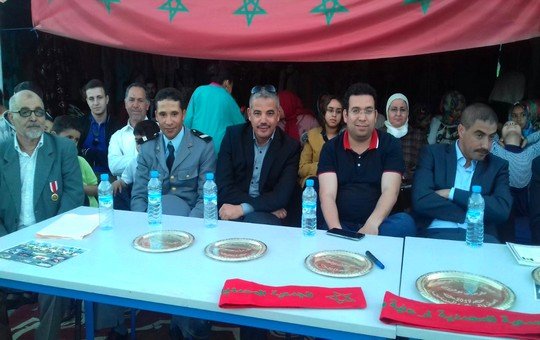 السلطات والمنتخبين في المنصة