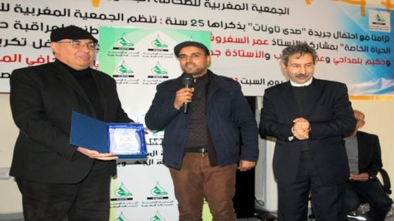 الجمعية المغربية للصحافة الجهوية تكرم الصحافي الوجدي مصطفى قشنني بتاونات