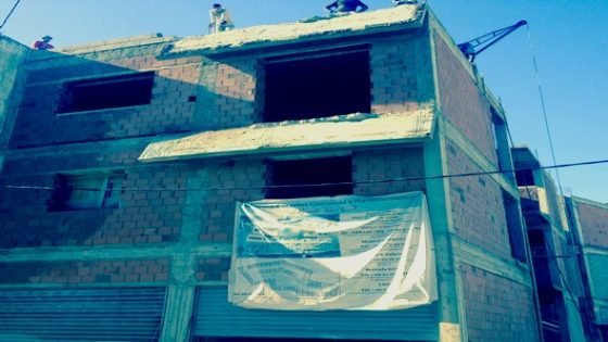 إنهيار شرفتين بعمارة في طور البناء بشارع الجيش الملكي وسط مدينة تاونات يخلف إصابة مواطنين إصابات متفاوتة الخطورة