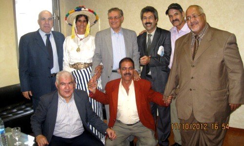 الفنانة شامة الزاز محاطة بفنانين وصحافيين في القناة الثانية سنة 2012