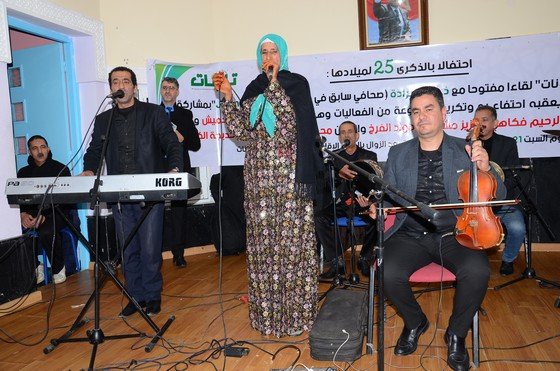 الفنانة شامة الزاز وبجانبها الفنان الصاعد محمد العبادي