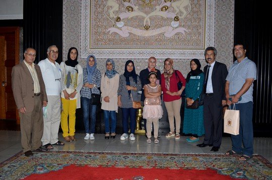 المتفوقات وأعضاء الجمعية في صورة مع كنزة الغالي