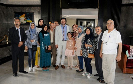المتفوقات يتوسطهم الممثل والبرلماني ياسين أحجام