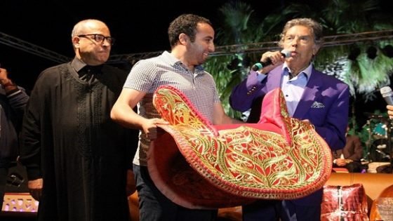 جمعية “سفير”تكرم الفنان الكبير عبد الوهاب الدكالي بتاونات بحضور عدد من الفنانين والممثلين والشعراء