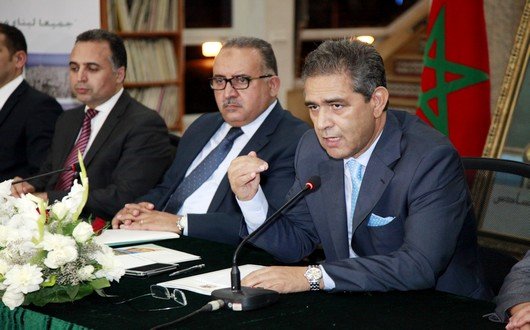 الوزير إدريس مرون وبجانبه مسؤولين بالوزارة