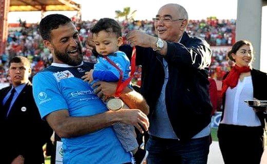 الوزير الضريس يوشح الحارس الحواصلي بالرباط