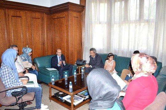 الوزير والتلميذات وأعضاء من الجمعية
