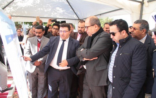 تقديم شروحات لعامل إقليم تاونات ورئيس المجلس الإقليمي حول قنطرة وادي أمزاز