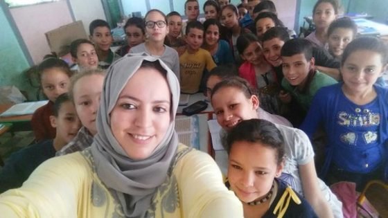 تلاميذ متأثرين بعد إنتقال مدرستهم بمجموعة مدارس أولاد آزام بجماعة بوعادل بإقليم تاونات إلى مدينة فاس