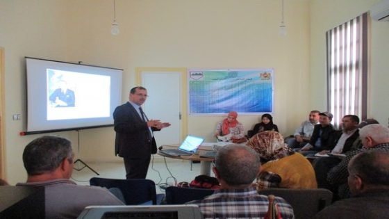 تنظيم لقاءات تواصلية إخبارية مع رؤساء وأعضاء اللجن المحلية وفرق التنشيط الجماعي حول تدبير برنامج محاربة الفقر بالوسط القروي بإقليم تاونات