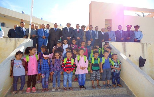توزيع المحفظات المدرسية بلوازمها لفائدة تلاميذ وتلميذات المؤسسة (2)