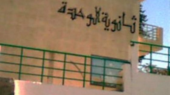 طرد تلميذ عنف أستاذه بثانوية الوحدة بتاونات…وعريضة استنكارية توقع ونقابة تصدر بيانا والملف بيد القضاء