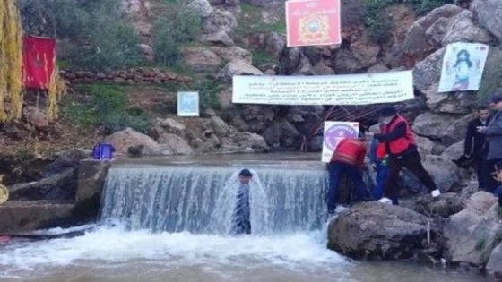 جلوس تحت شلال ماء لمدة ساعة ونصف لتحطيم رقم قياسي دولي في رياضة التحدي بنواحي مدينة تازةc