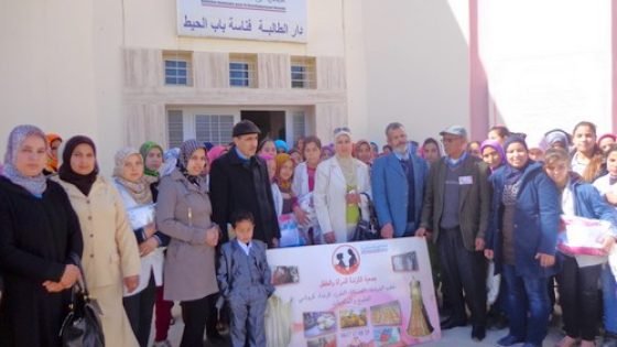 جمعية الكرامة للمرأة والطفل توزع عدد من الألبسة الجاهزة والمواد الغدائية باقليم تاونات
