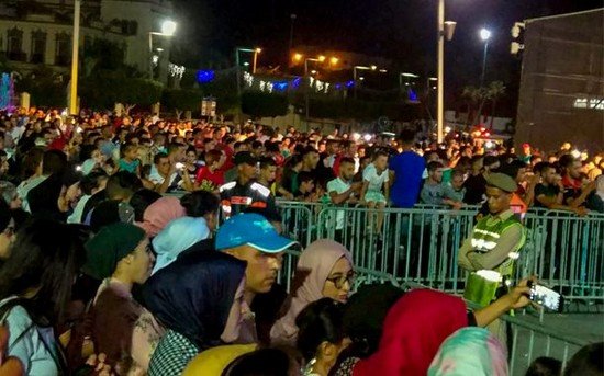 جمهور غفير تابع مهرجان الحسيمة