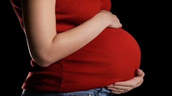 أعراض الحمل من الشهر الأول حتى التاسع